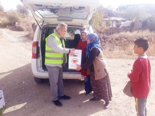 ALTINDAĞ İLÇESİNDE GIDA KOLİSİ DAĞITILDI-8