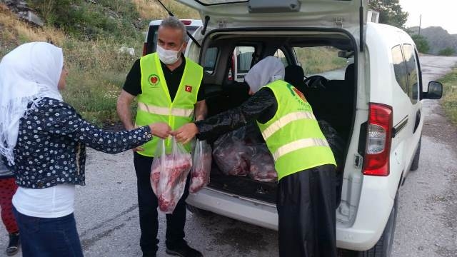 ADAKLAR KESİLEREK İHTİYAÇ SAHİPLERİNE DAĞITILDI-12