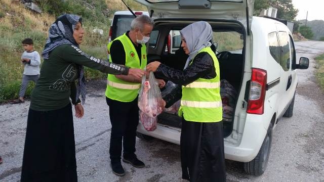 ADAKLAR KESİLEREK İHTİYAÇ SAHİPLERİNE DAĞITILDI-13