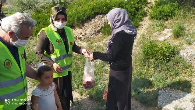 ADAKLAR KESİLEREK İHTİYAÇ SAHİPLERİNE DAĞITILDI-6