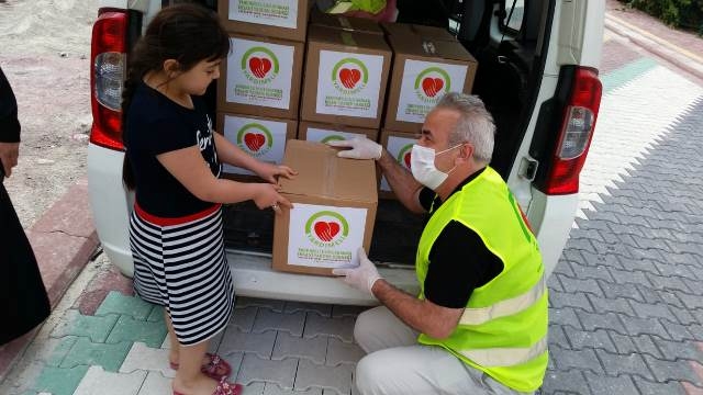 PURSAKLARDA İHTİYAÇ SAHİPLERİNE GIDA KOLİSİ DAĞITILDI-4