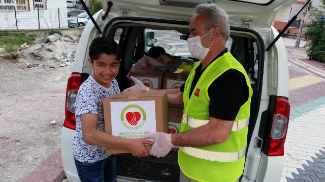 PURSAKLARDA İHTİYAÇ SAHİPLERİNE GIDA KOLİSİ DAĞITILDI-7