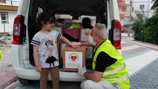 PURSAKLARDA İHTİYAÇ SAHİPLERİNE GIDA KOLİSİ DAĞITILDI-8