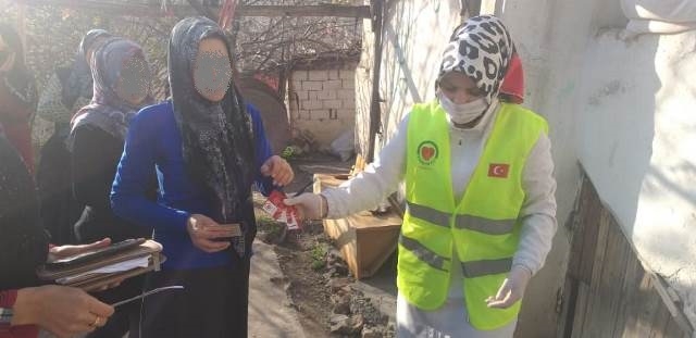 İHTİYAÇ SAHİPLERİNE ALIŞVERİŞ KARTI DAĞITILDI-10