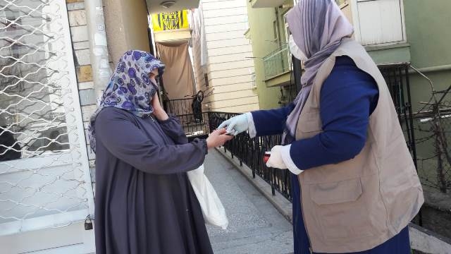 İHTİYAÇ SAHİPLERİNE ALIŞVERİŞ KARTI DAĞITILDI-11