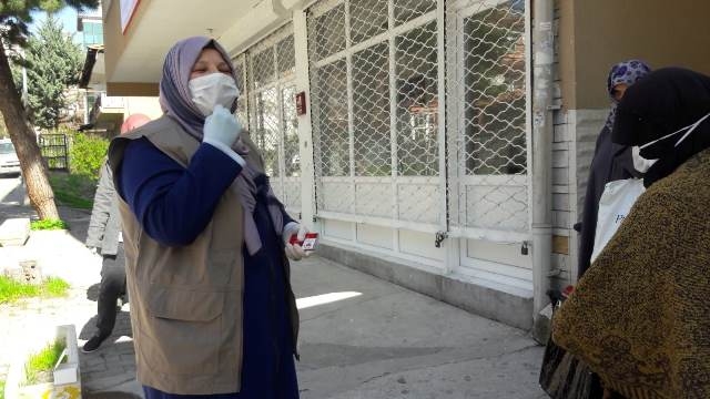 İHTİYAÇ SAHİPLERİNE ALIŞVERİŞ KARTI DAĞITILDI-12