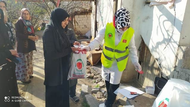 İHTİYAÇ SAHİPLERİNE ALIŞVERİŞ KARTI DAĞITILDI-4