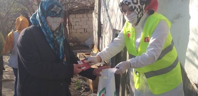 İHTİYAÇ SAHİPLERİNE ALIŞVERİŞ KARTI DAĞITILDI-9