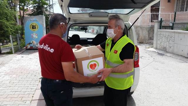 YENİMAHALLEDE İHTİYAÇ SAHİPLERİNE GIDA KOLİSİ DAĞITILDI-4