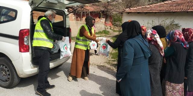 ALTINDAĞ İLÇESİNDE İHTİYAÇ SAHİPLERİNE ZEYTİN DAĞITILDI-1