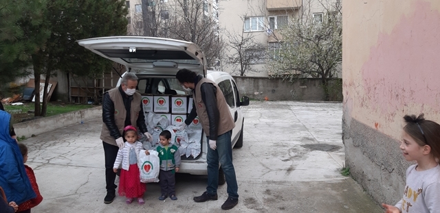 ALTINDAĞ İLÇESİNDE İHTİYAÇ SAHİPLERİNE ZEYTİN DAĞITILDI-10