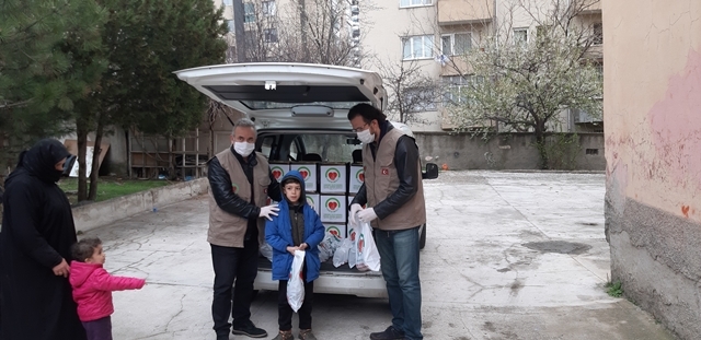 ALTINDAĞ İLÇESİNDE İHTİYAÇ SAHİPLERİNE ZEYTİN DAĞITILDI-4