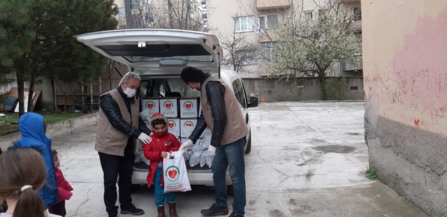 ALTINDAĞ İLÇESİNDE İHTİYAÇ SAHİPLERİNE ZEYTİN DAĞITILDI-5