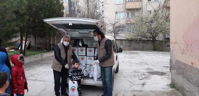 ALTINDAĞ İLÇESİNDE İHTİYAÇ SAHİPLERİNE ZEYTİN DAĞITILDI-8