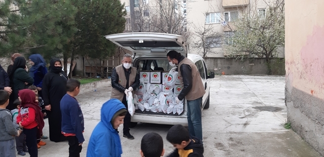 ALTINDAĞ İLÇESİNDE İHTİYAÇ SAHİPLERİNE ZEYTİN DAĞITILDI-9