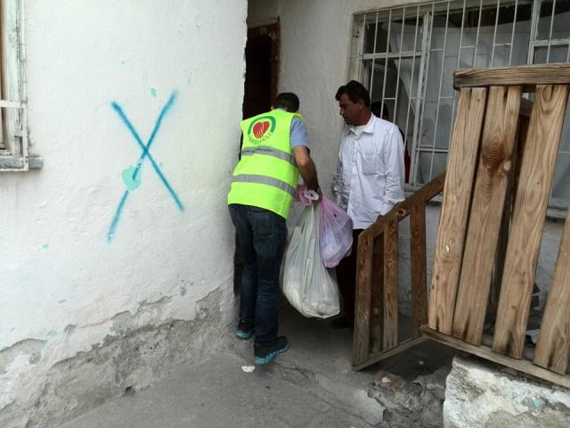 Yardımeli veren el ile alan el arasında hayır köprüsü oluyor...-3