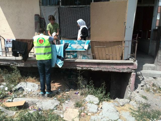 Yardımeli veren el ile alan el arasında hayır köprüsü oluyor...-6