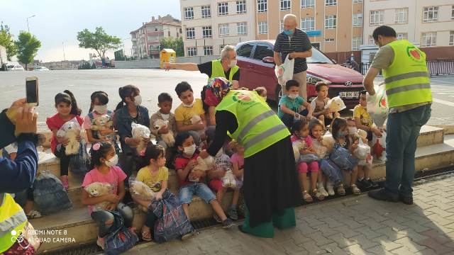 BU SENEDE YETİMLERE BAYRAMLIKLARI ALINDI-15