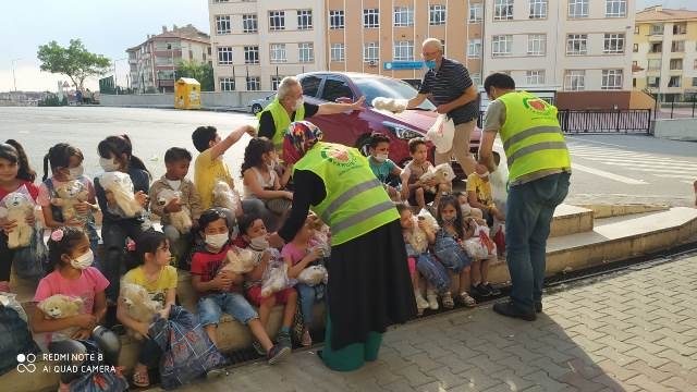 BU SENEDE YETİMLERE BAYRAMLIKLARI ALINDI-17