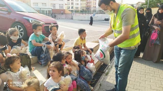 BU SENEDE YETİMLERE BAYRAMLIKLARI ALINDI-9