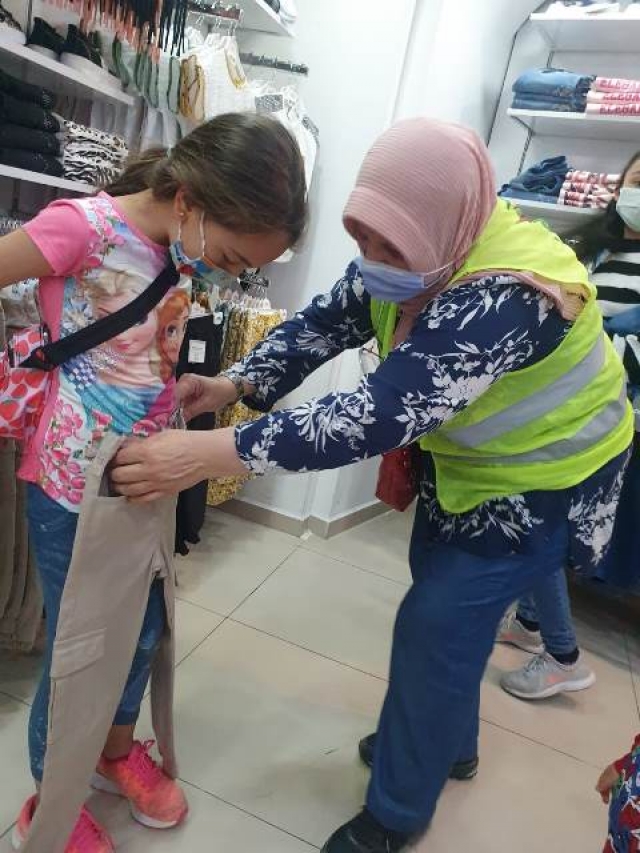 KÜÇÜK KARDEŞLERİMİZİN BAYRAMLIKLARI ALINDI.-6