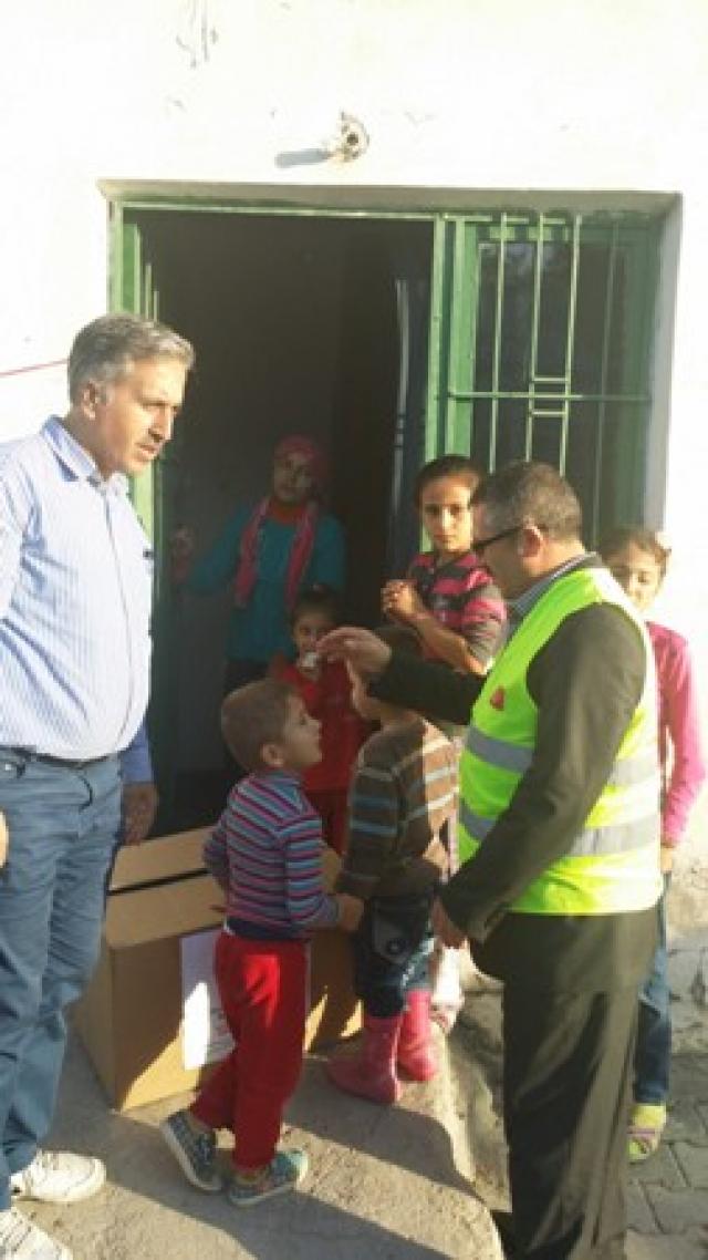 Batman ve İlçellerinde 500 aileye gıda malzemeleri ulaştırıldı.-2