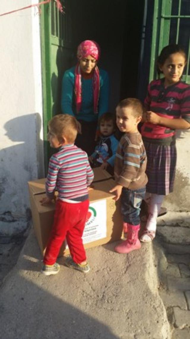 Batman ve İlçellerinde 500 aileye gıda malzemeleri ulaştırıldı.-3