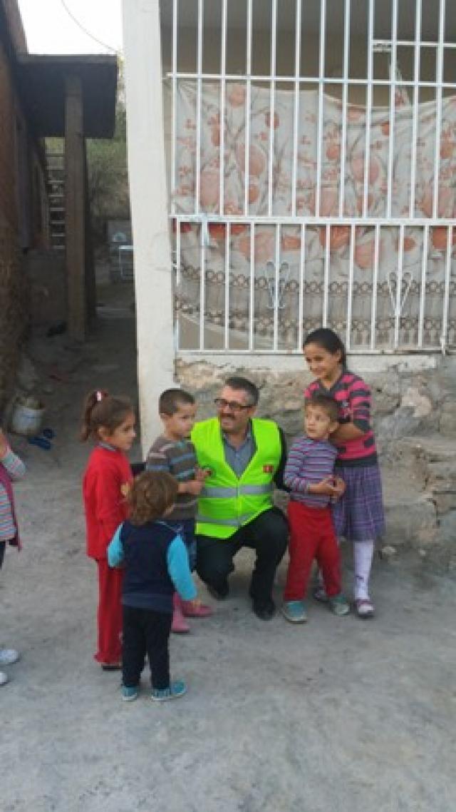 Batman ve İlçellerinde 500 aileye gıda malzemeleri ulaştırıldı.-6