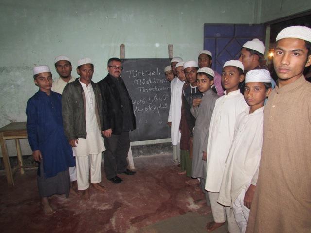 BANGLADEŞ DE DARUL HİKME KÜLLİYEMİZİN TEMELLERİ ATILDI-17