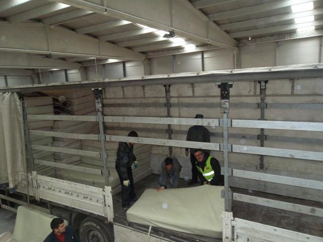 KİLİS’TEKİ SURİYELİ KARDEŞLERİMİZE 200 YATAK GÖNDERDİK.-10
