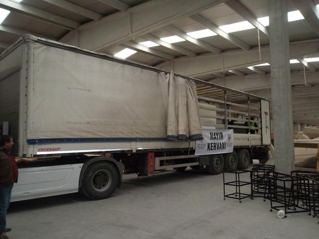 KİLİS’TEKİ SURİYELİ KARDEŞLERİMİZE 200 YATAK GÖNDERDİK.-13