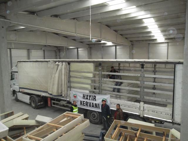KİLİS’TEKİ SURİYELİ KARDEŞLERİMİZE 200 YATAK GÖNDERDİK.-16