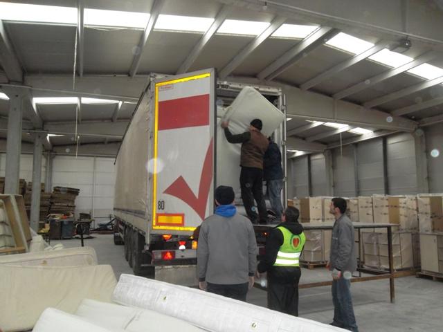 KİLİS’TEKİ SURİYELİ KARDEŞLERİMİZE 200 YATAK GÖNDERDİK.-19