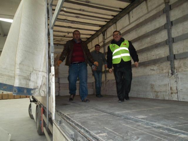 KİLİS’TEKİ SURİYELİ KARDEŞLERİMİZE 200 YATAK GÖNDERDİK.-4