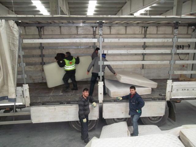 KİLİS’TEKİ SURİYELİ KARDEŞLERİMİZE 200 YATAK GÖNDERDİK.-5