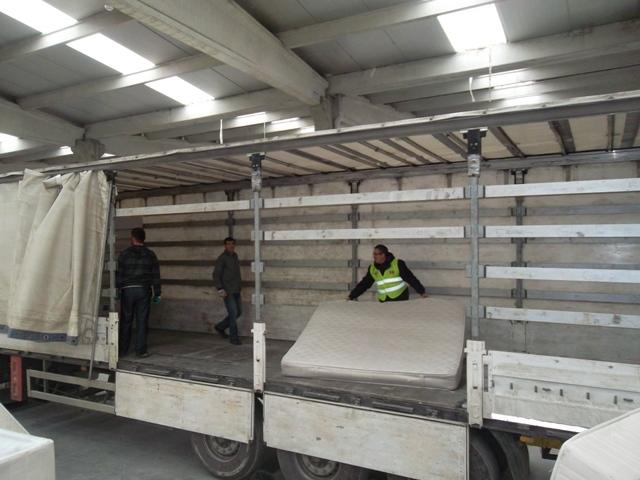 KİLİS’TEKİ SURİYELİ KARDEŞLERİMİZE 200 YATAK GÖNDERDİK.-7