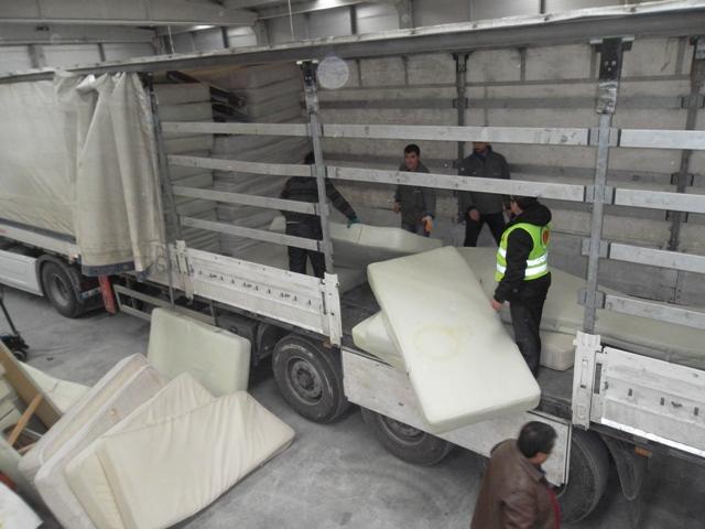 KİLİS’TEKİ SURİYELİ KARDEŞLERİMİZE 200 YATAK GÖNDERDİK.-8