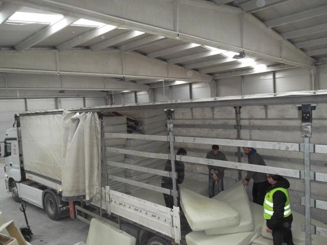 KİLİS’TEKİ SURİYELİ KARDEŞLERİMİZE 200 YATAK GÖNDERDİK.-9