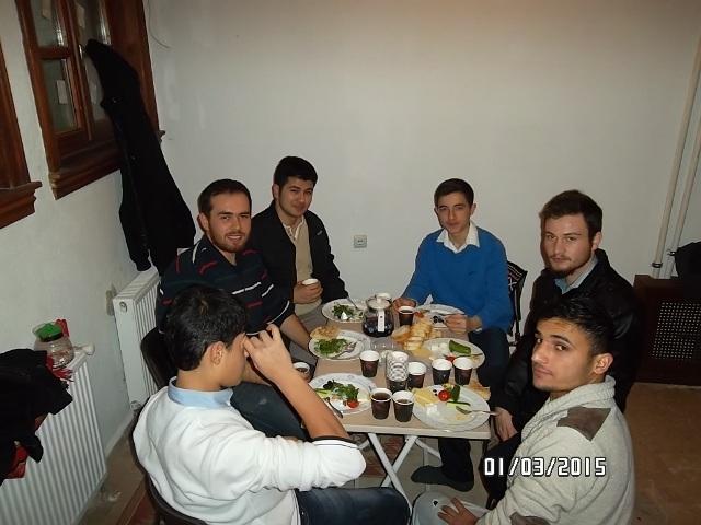 ÜNİVERSİTE GENÇLİĞİ İLE KAHVALTIDA BULUŞTUK.-13