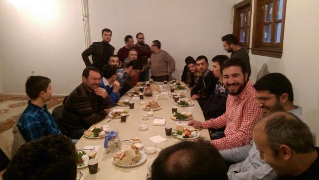 ÜNİVERSİTE GENÇLİĞİ İLE KAHVALTIDA BULUŞTUK.-2