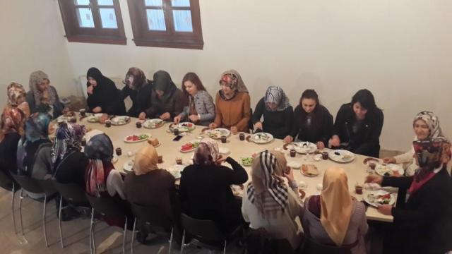 ÜNİVERSİTE GENÇLİĞİ İLE KAHVALTIDA BULUŞTUK -2--1