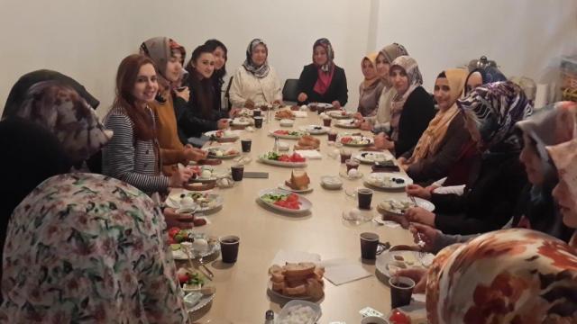 ÜNİVERSİTE GENÇLİĞİ İLE KAHVALTIDA BULUŞTUK -2--3