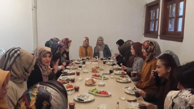 ÜNİVERSİTE GENÇLİĞİ İLE KAHVALTIDA BULUŞTUK -2--4