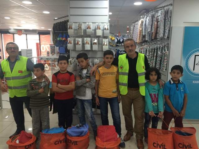 İHTİYAÇ SAHİBİ 15  ÇOCUĞU GİYDİRDİK.-15