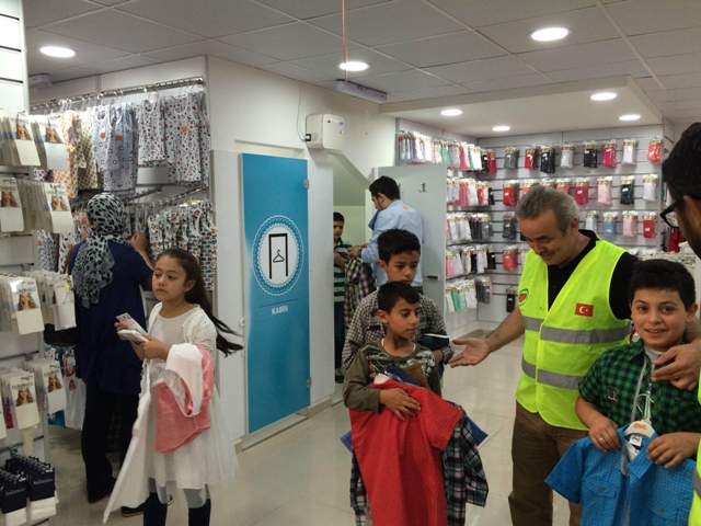 İHTİYAÇ SAHİBİ 15  ÇOCUĞU GİYDİRDİK.-9