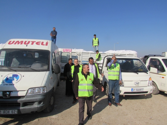 YARDIMELİ DERNEĞİNDEN BAYIRBUCAK TÜRKMENLERE 10 TIR UN-13