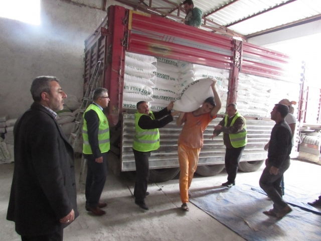 YARDIMELİ DERNEĞİNDEN BAYIRBUCAK TÜRKMENLERE 10 TIR UN-15