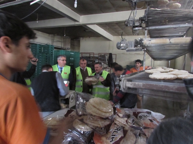 YARDIMELİ DERNEĞİNDEN BAYIRBUCAK TÜRKMENLERE 10 TIR UN-16