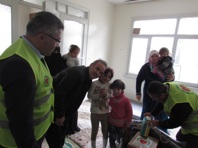 YARDIMELİ DERNEĞİNDEN BAYIRBUCAK TÜRKMENLERE 10 TIR UN-7