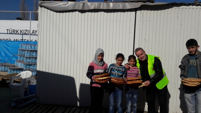 YARDIMELİ DERNEĞİNDEN BAYIRBUCAK TÜRKMENLERE 10 TIR UN-9